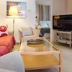Apartman Lirio De With A Pool In The Old Town