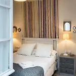 Apartman Lirio De With A Pool In The Old Town *
